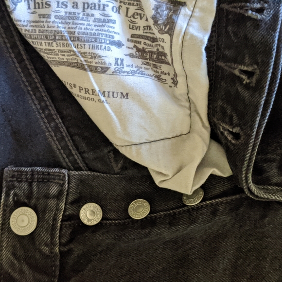 Levi's Black high waisted 501s mid length shorts - Picture 4 of 4